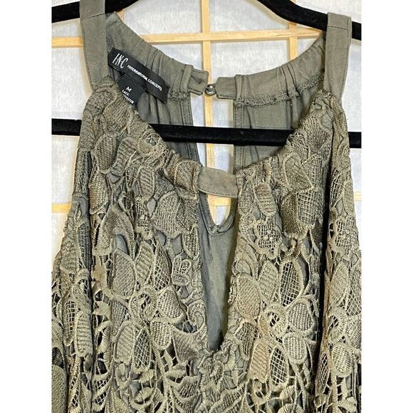 InternationalāConceptsāMedāColdĀ ShoulderāTop - Picture 4 of 12